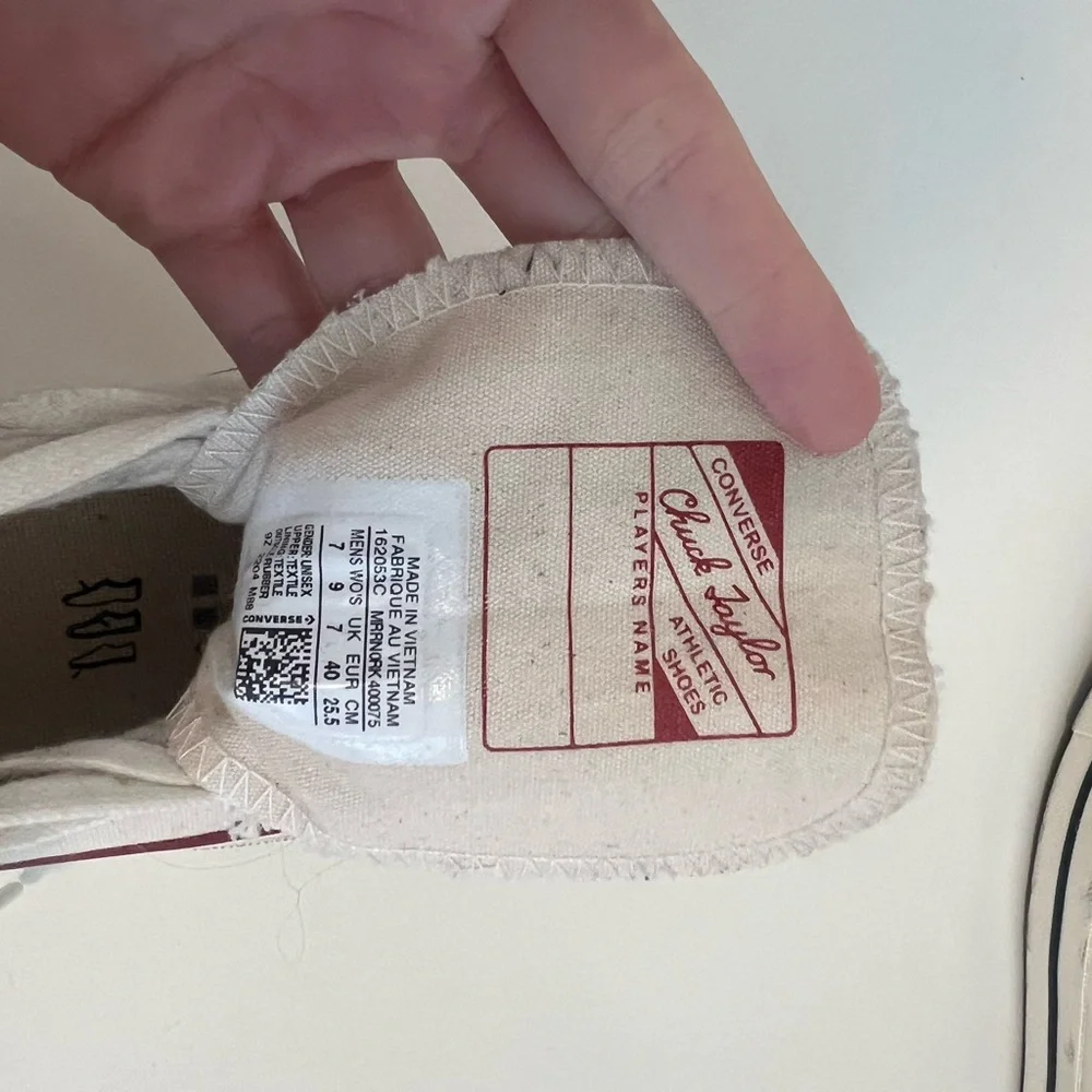 Converse - Picture 3 of 3